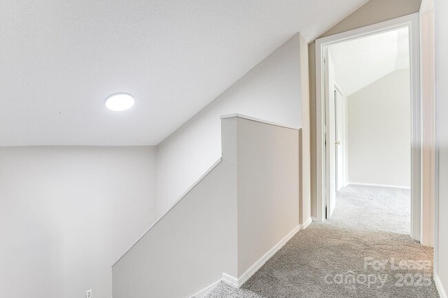 Building Photo - 4027 Bearwood Ave