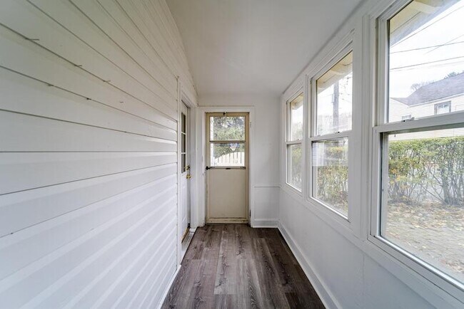 Building Photo - 11 Mann Ave