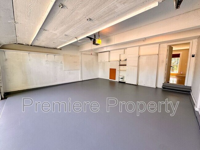 Building Photo - 15350 Riley St