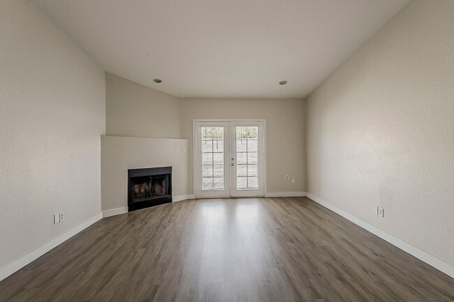 Building Photo - Fully Remodeled 3 Bedroom 2 Bathroom Town-home in Central Phoenix!!