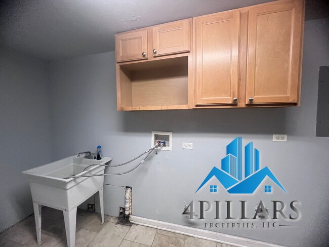 Building Photo - 403 Kenwood St