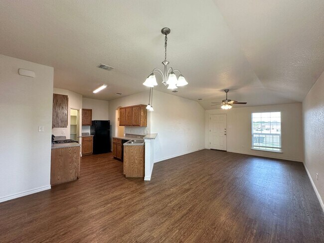 Building Photo - 901 Lasso Dr