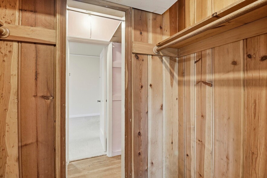 Building Photo - 740 Laurel Ave