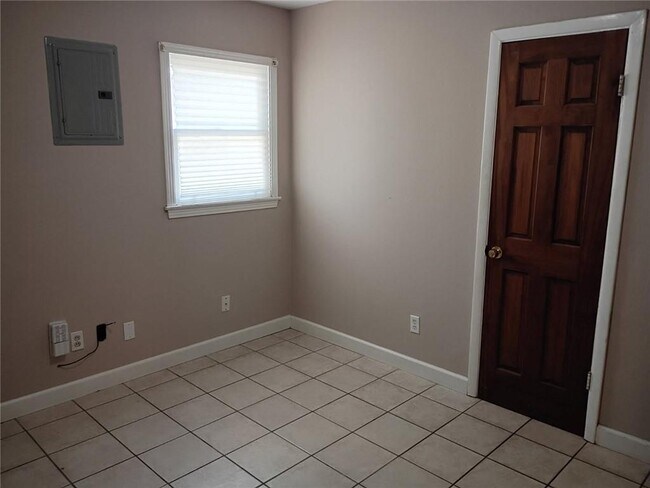 Building Photo - 6462 Stuardi Ct