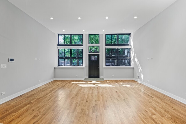 Building Photo - 1349 N Noble St