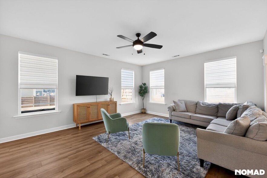 Building Photo - 18 S Maple Walk Dr