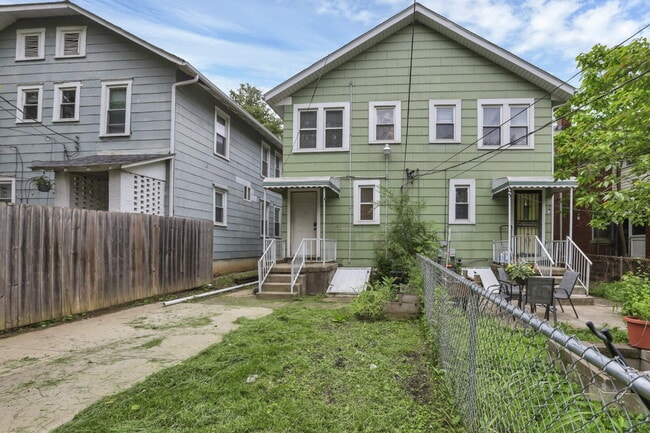 Building Photo - 1349 N 6th St