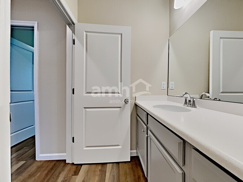 Building Photo - 225 Edge Pk Trl