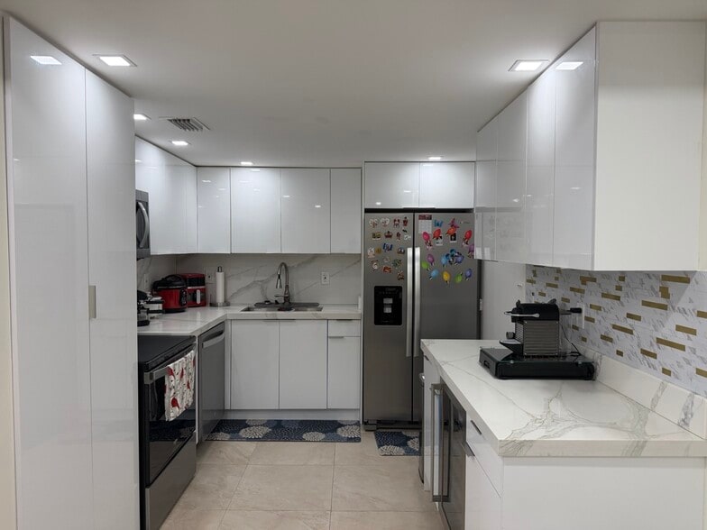 Kitchen - Coffee Station & Appliances - 5555 Collins Ave