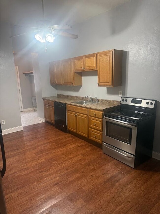 Building Photo - Recently Updated 2 Bedroom Unit In The Southside.  Available Immediately.