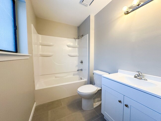 Building Photo - 3 Bedroom/2Bath Ranch inside Lake Monticello Community