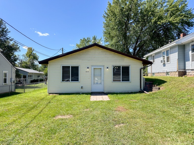 Primary Photo - 1317 La Crescent St