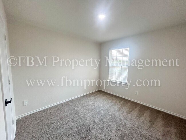 Building Photo - 935 Keystone Ct