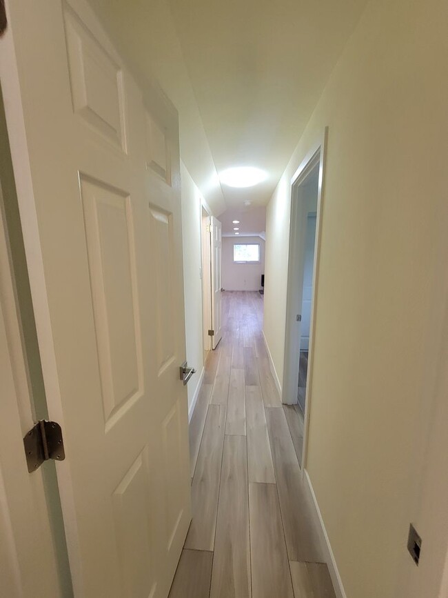 Building Photo - Newly remodeled 5 bedroom 2 bath home in L...