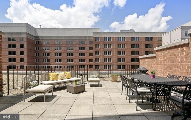 Building Photo - 1230 23rd St NW