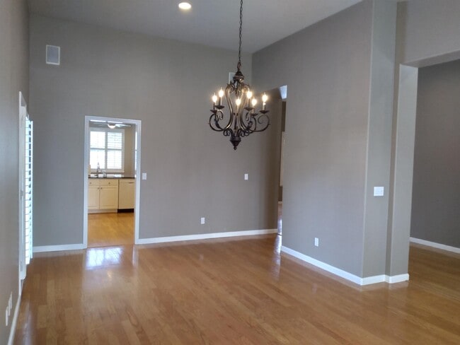 Building Photo - 553 W Fallbrook Ave