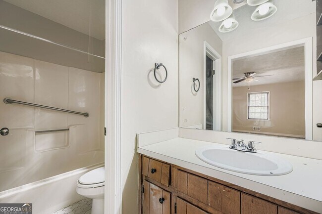 Building Photo - 2932 Marsh Ln SW