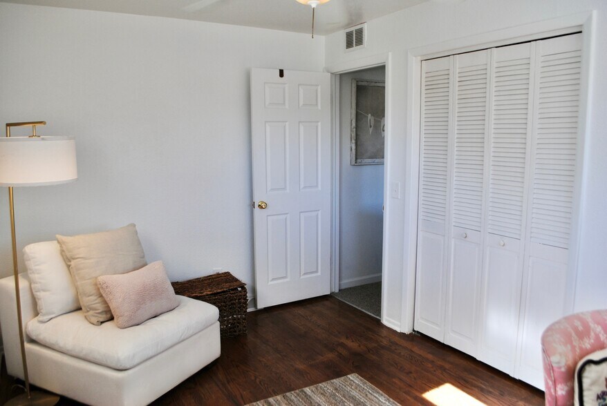 Building Photo - 2751 S Reed St