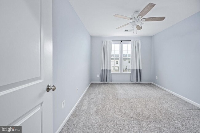 Building Photo - 214 Almond Dr