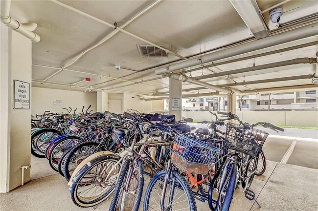 Building Photo - 690 Island Way