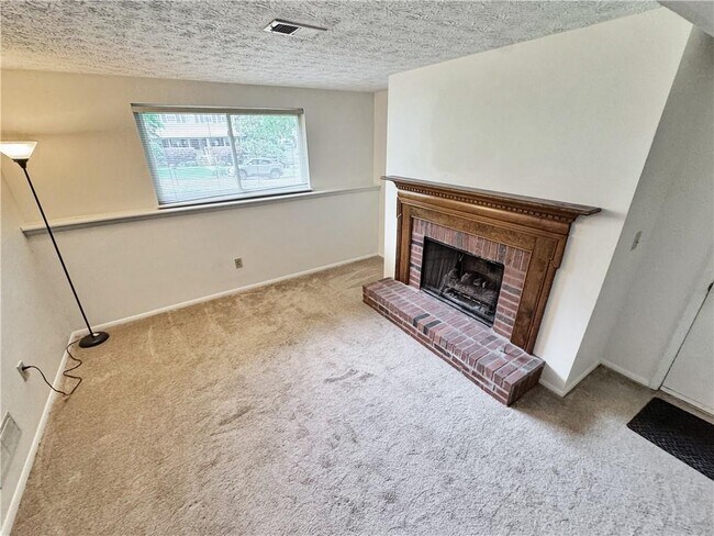 Building Photo - 100 Roswell Farms Ct