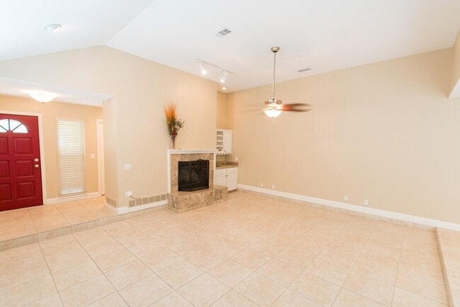 Building Photo - 14816 Sopras Cir