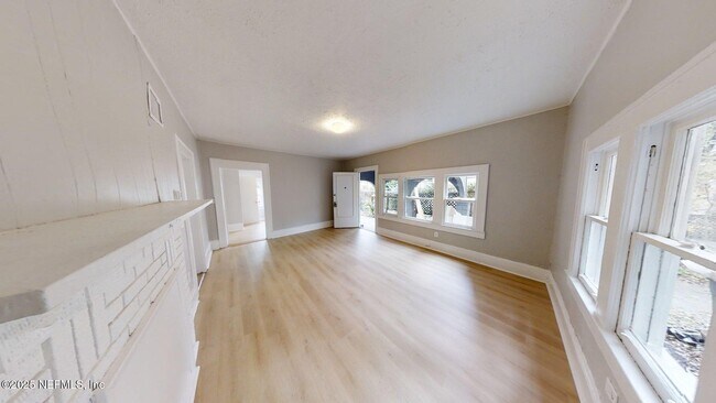Building Photo - 1412 Ingleside Ave