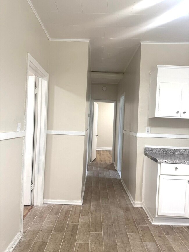 Building Photo - 2158 N Hamlin Ave