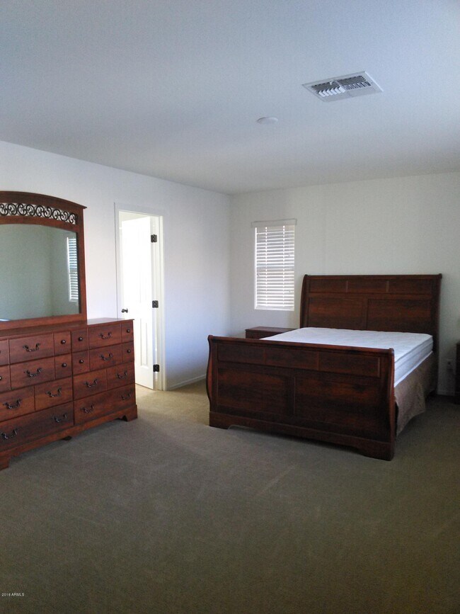 Building Photo - 1212 E Canyon Creek Dr