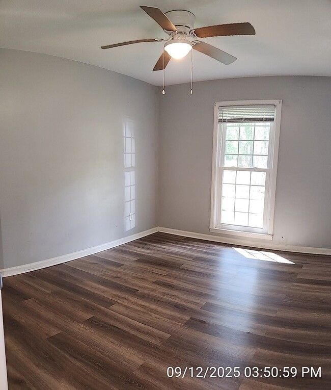 Building Photo - 502 Myrtle Ln