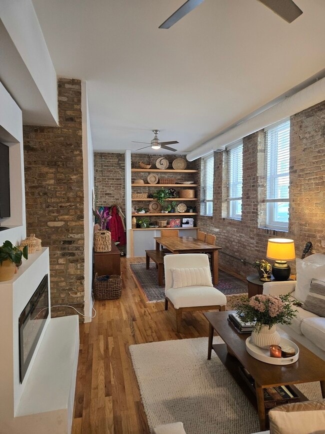 Building Photo - 515 N Noble St