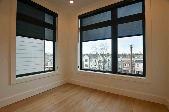 Building Photo - 2639 4th St NE