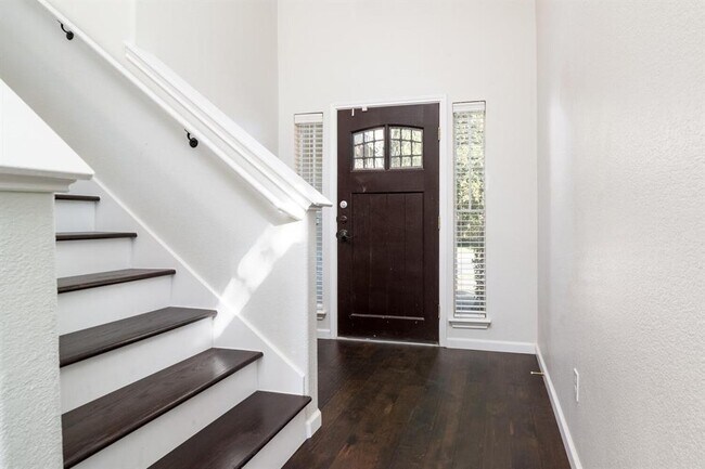 Building Photo - 9628 Beechnut Dr