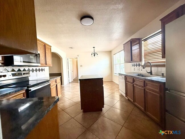 Building Photo - 4006 Frigate Dr