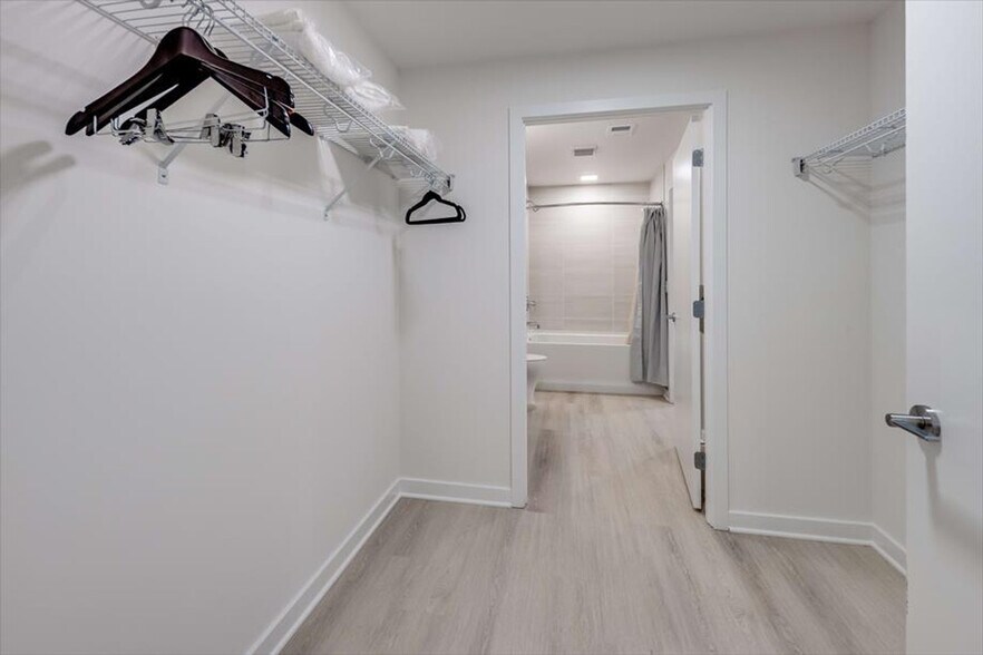 Building Photo - 1051 First St NE