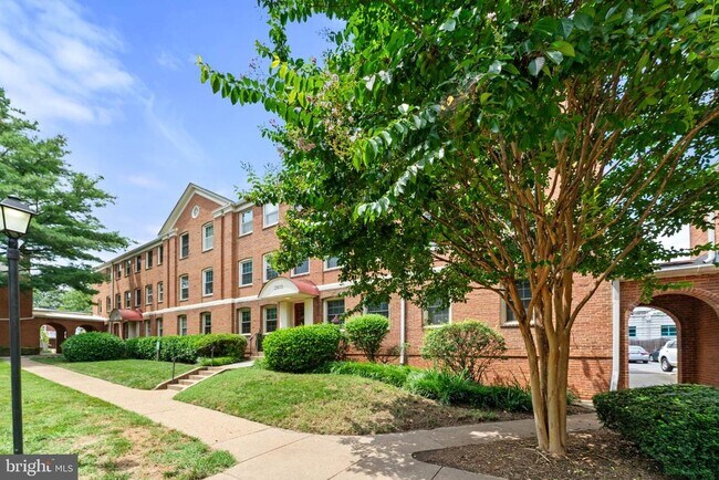 Building Photo - 2805 Arlington Blvd