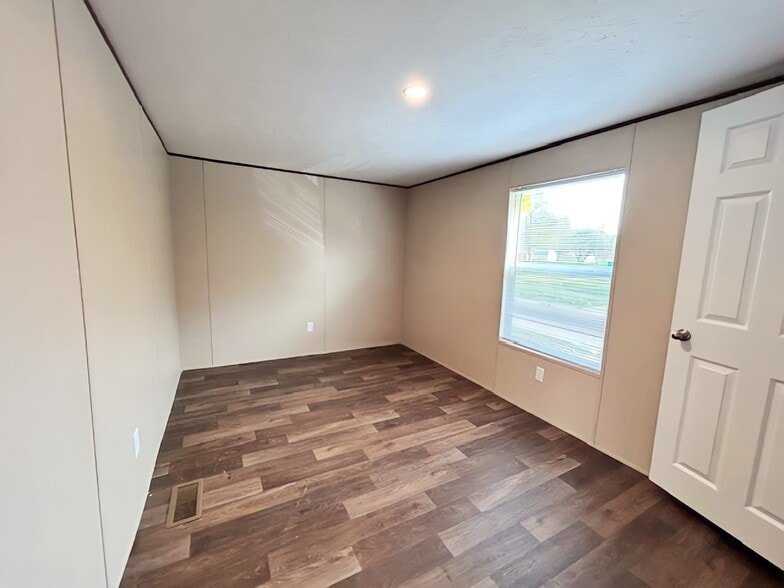 Building Photo - 15 Deerwood Park