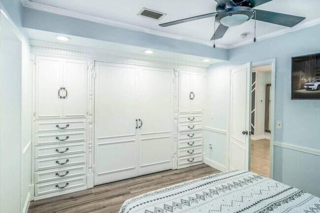 Building Photo - 2908 Stetson St