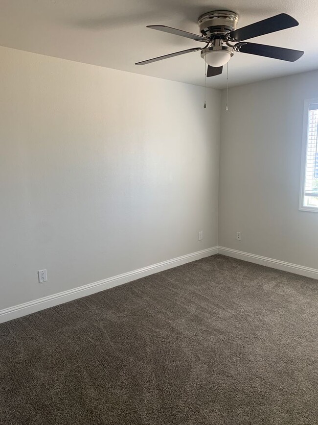 Building Photo - Paradise 3 bedrooms 2 bathrooms South Libb...