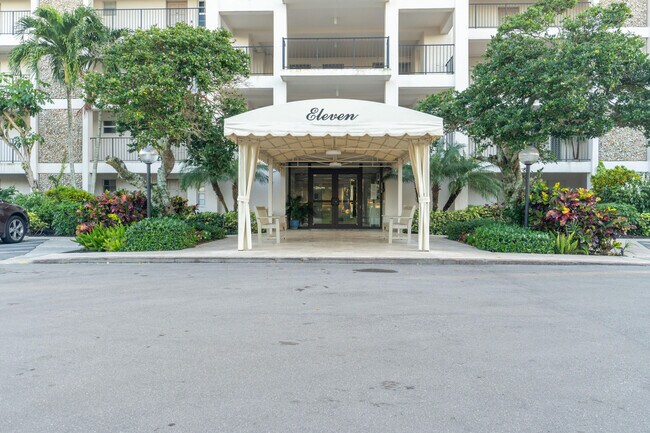 Building Photo - 3200 N Palm Aire Dr