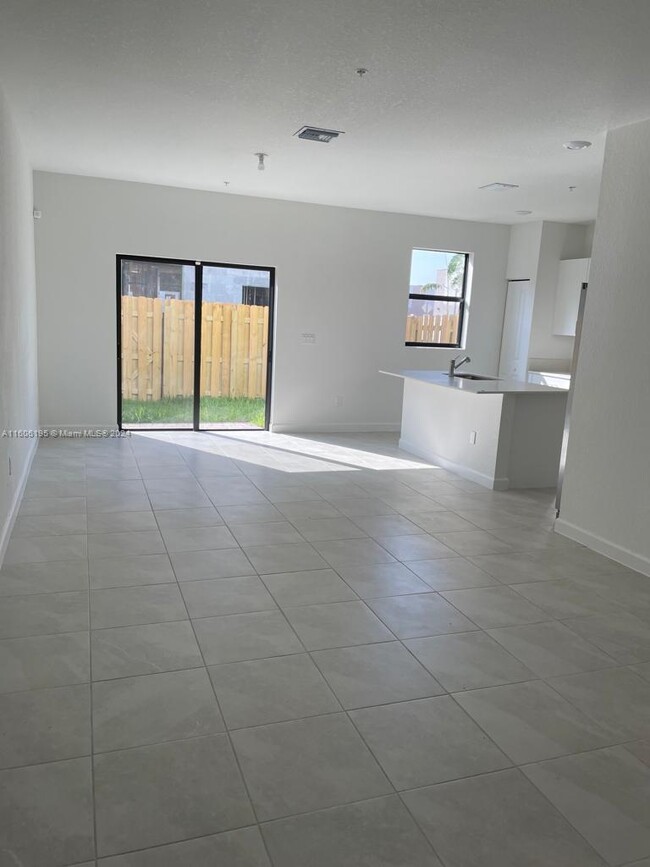 Building Photo - 212 SW 159th Terrace