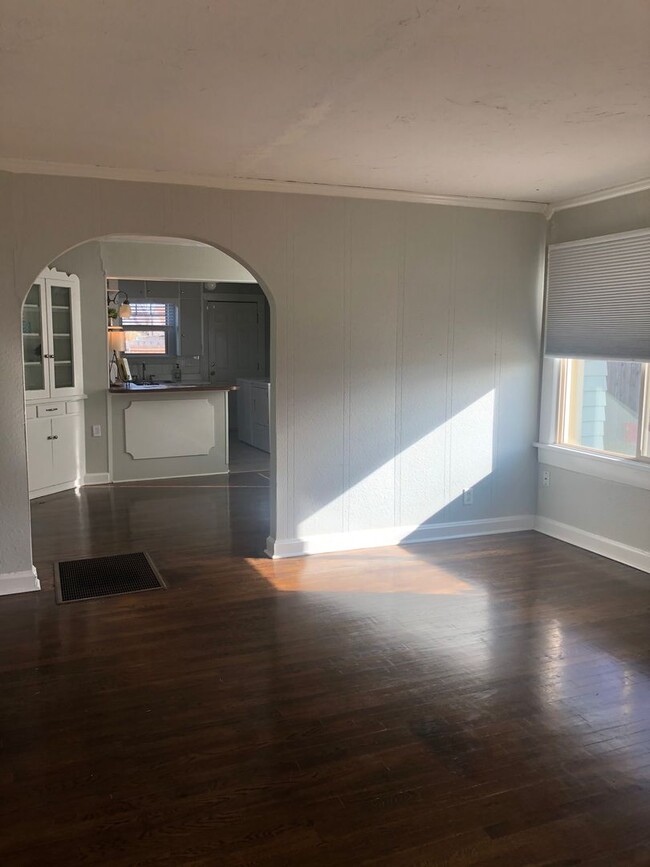 Building Photo - Located Oliver Eakle/AC !!! Cute 2/1/1 wit...