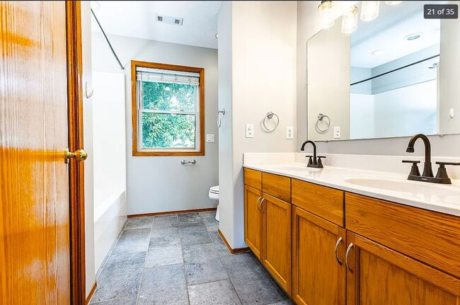 Building Photo - Gretna Gem: 4 Bedroom Home with Room to Grow