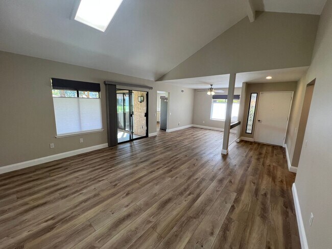 Building Photo - Beautiful Bel-Air floor plan on the Golf C...