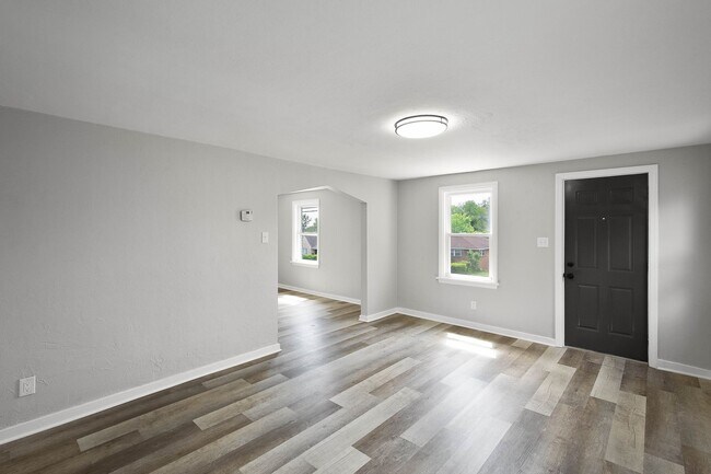 Building Photo - Charming 2 bedroom home in Versailles available August 1!