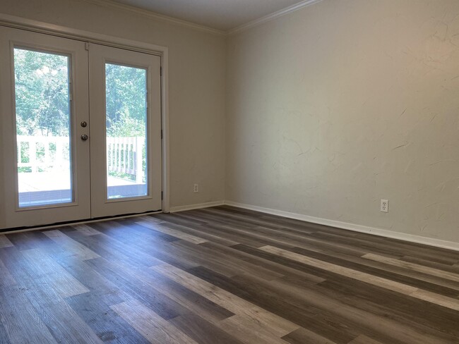 Building Photo - 10286 Dogwood Trail