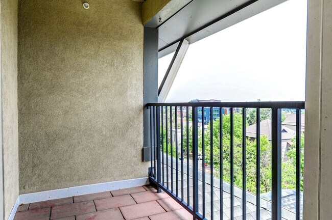 Building Photo - Modern 2-Bedroom Condo in LoHi