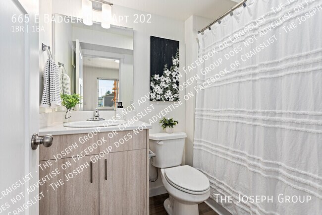 Building Photo - 665 E Badger Rd