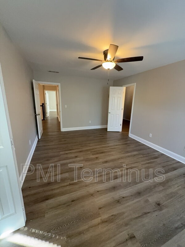 Building Photo - 4756 Forest Glen Ct NE