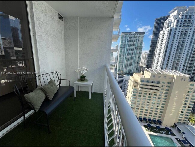 Building Photo - 1200 Brickell Bay Dr
